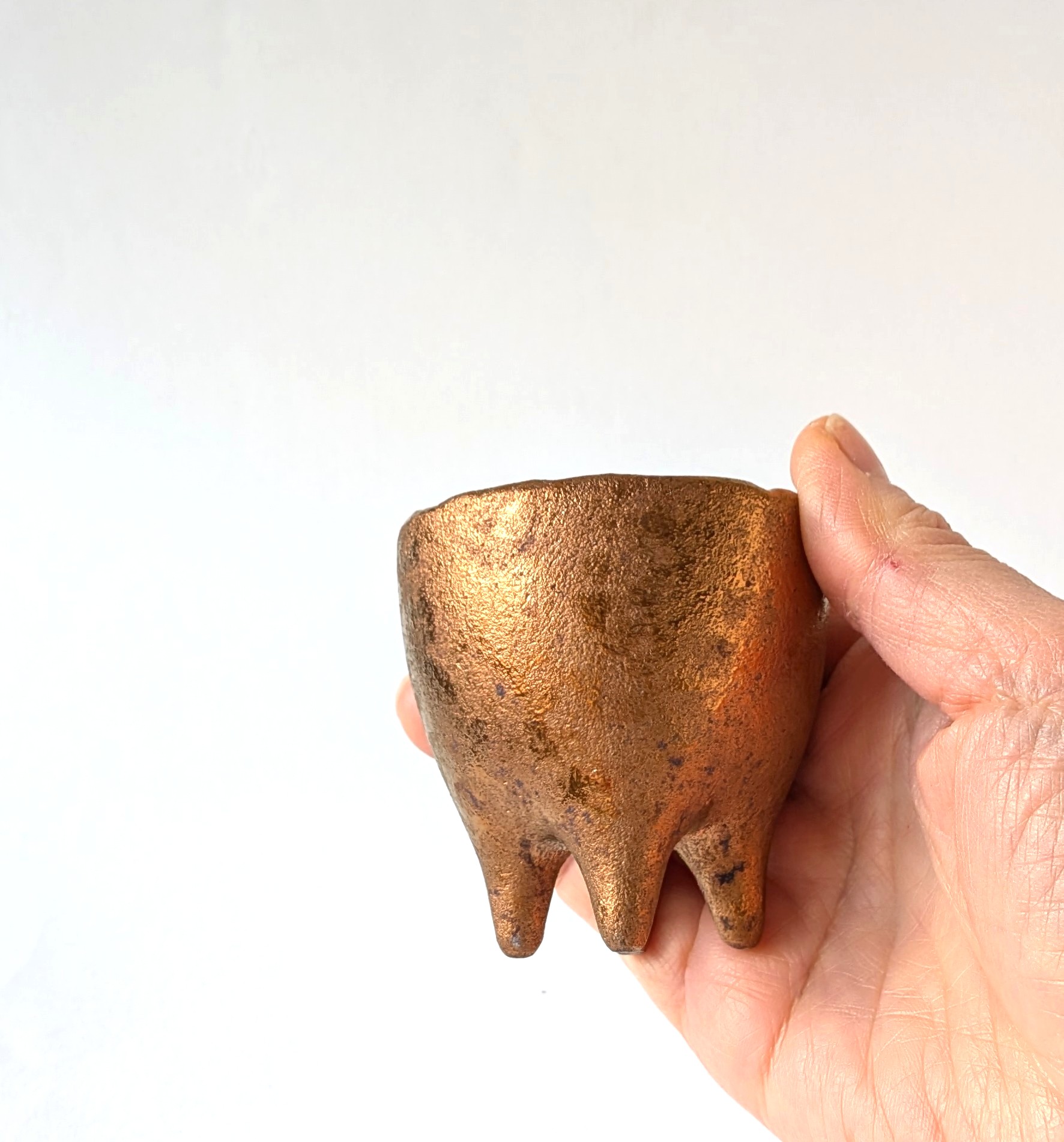 四足　銅　ぐい呑