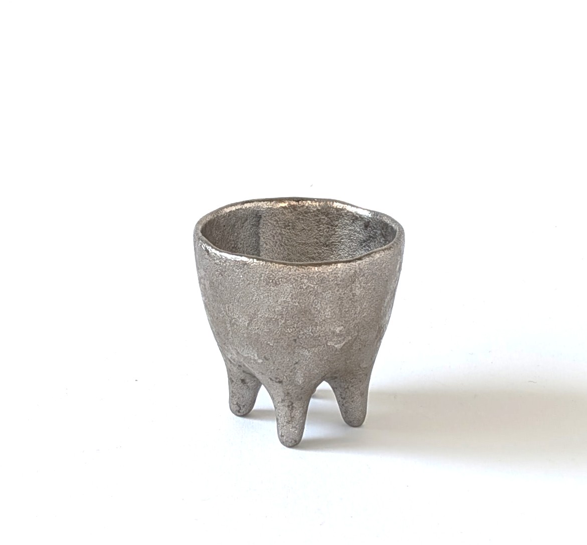 四足　銅　ぐい呑