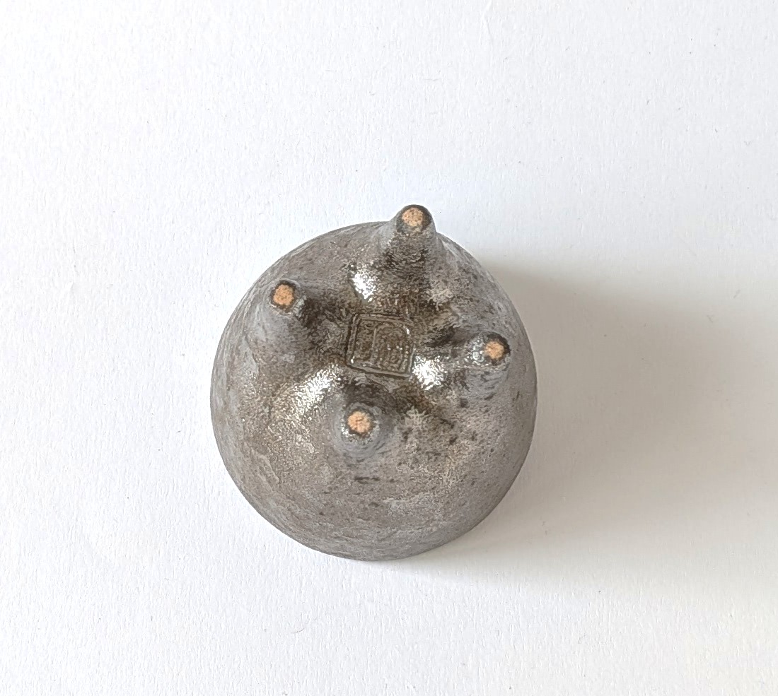 四足　銅　ぐい呑