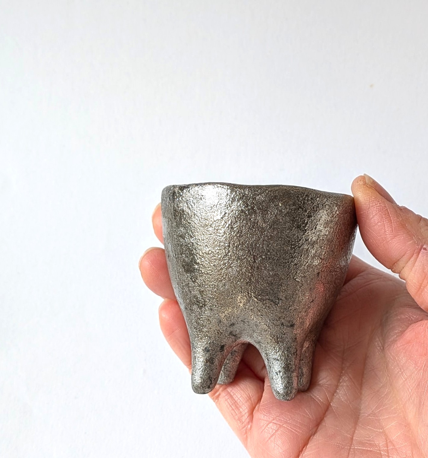 四足　銅　ぐい呑