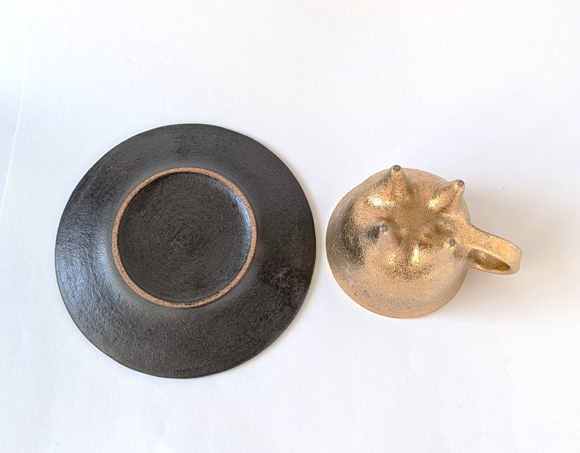 四足　金　珈琲碗皿