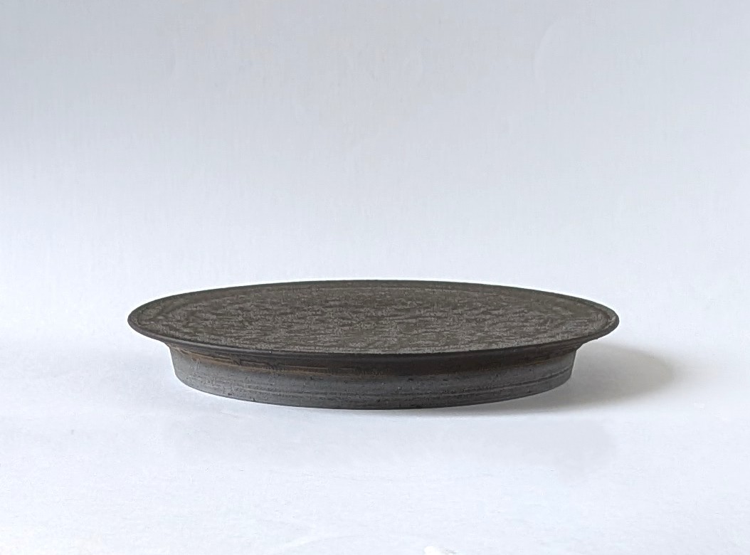 鉚黒　台皿