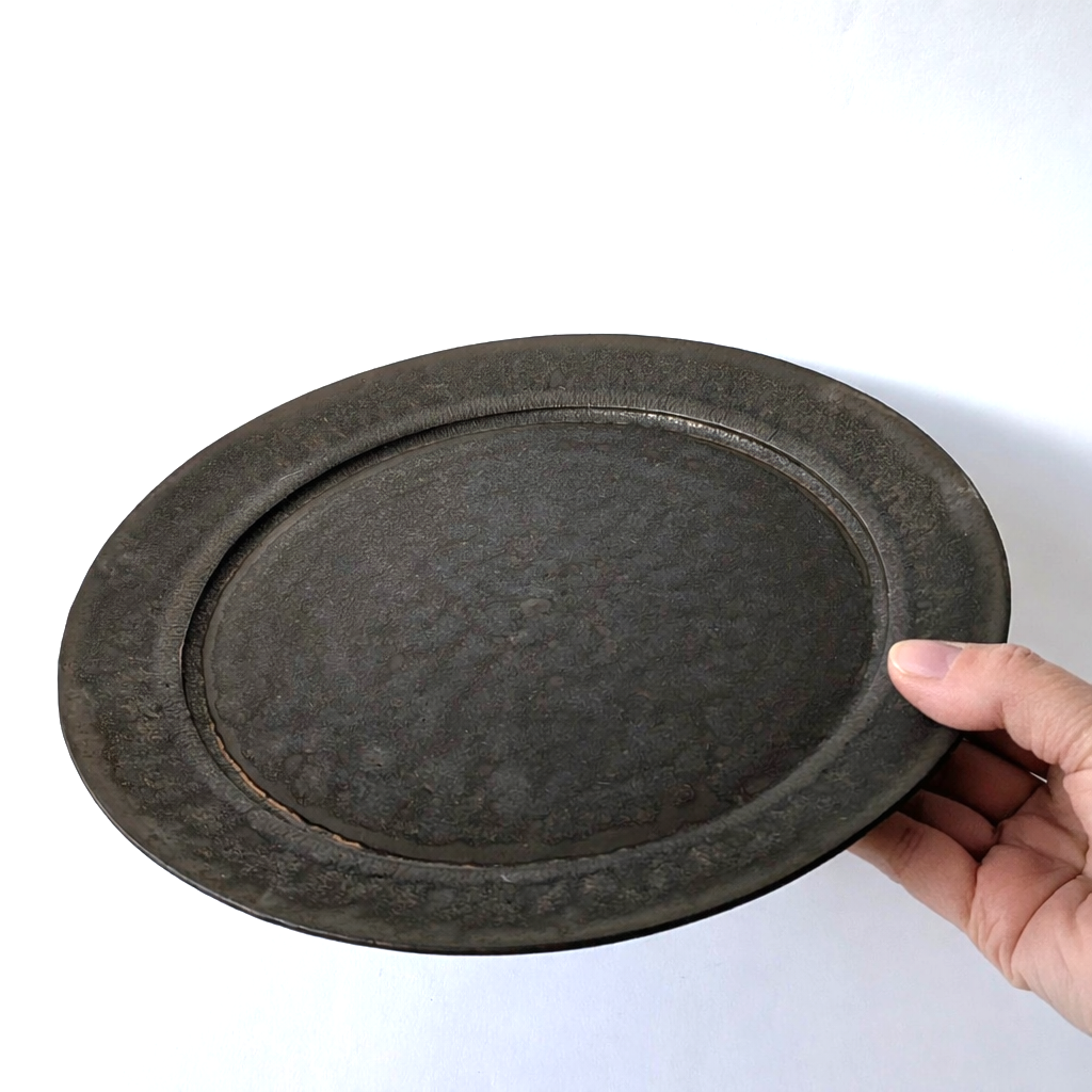 鉚黒　リムプレート