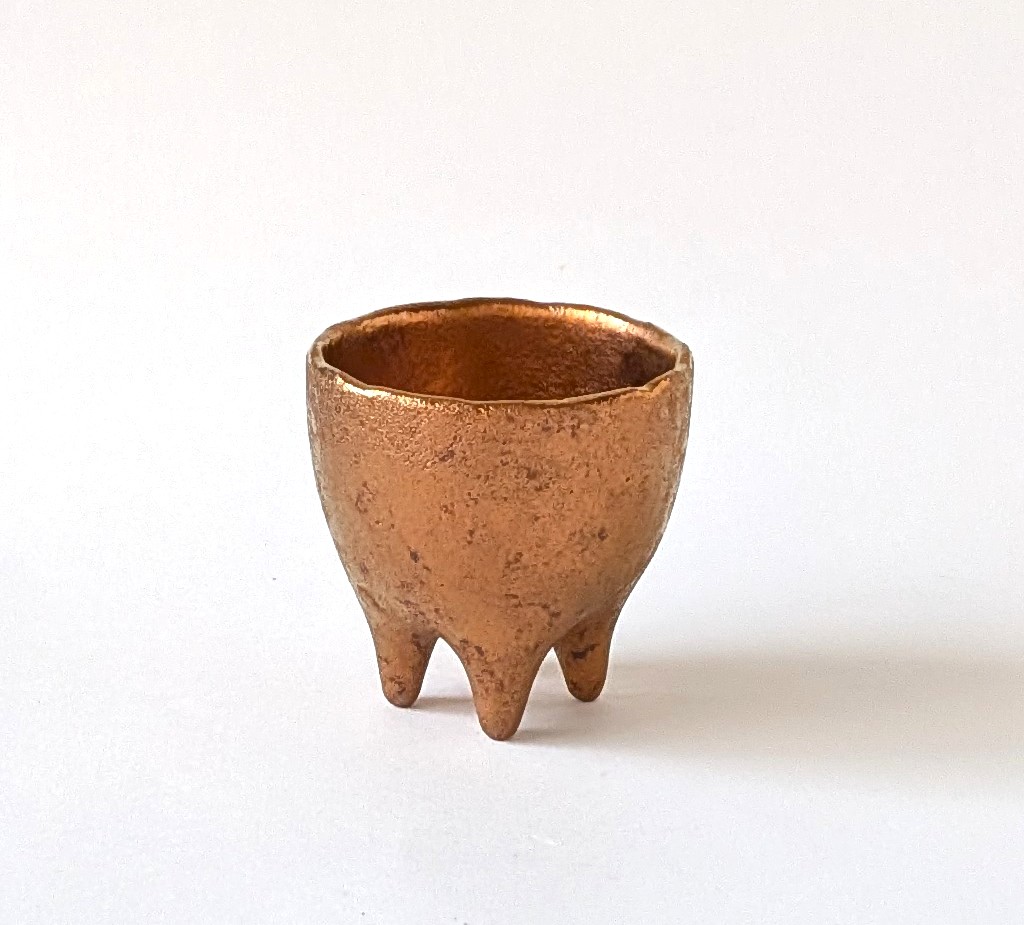 四足　銅　ぐい呑