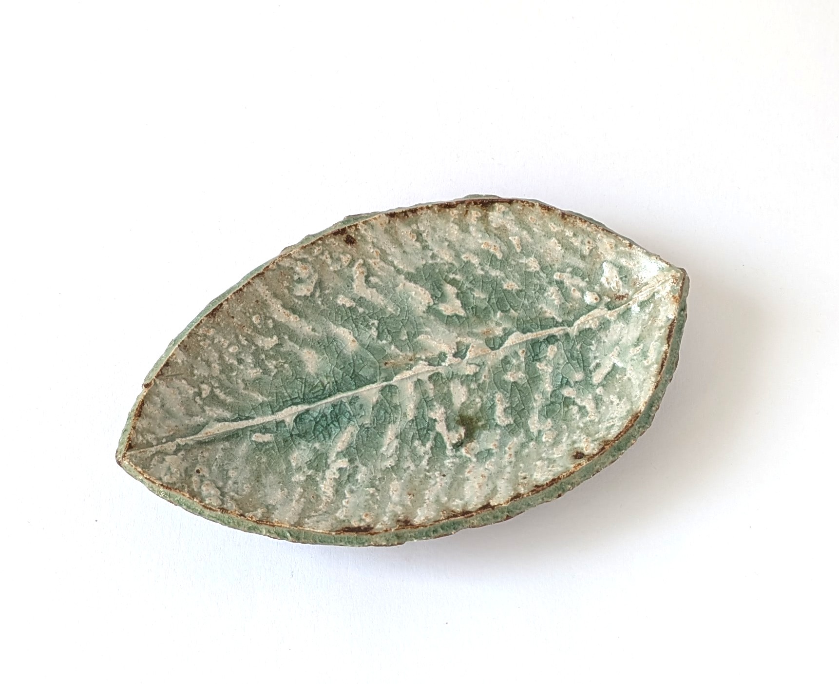 灰釉　木の葉皿